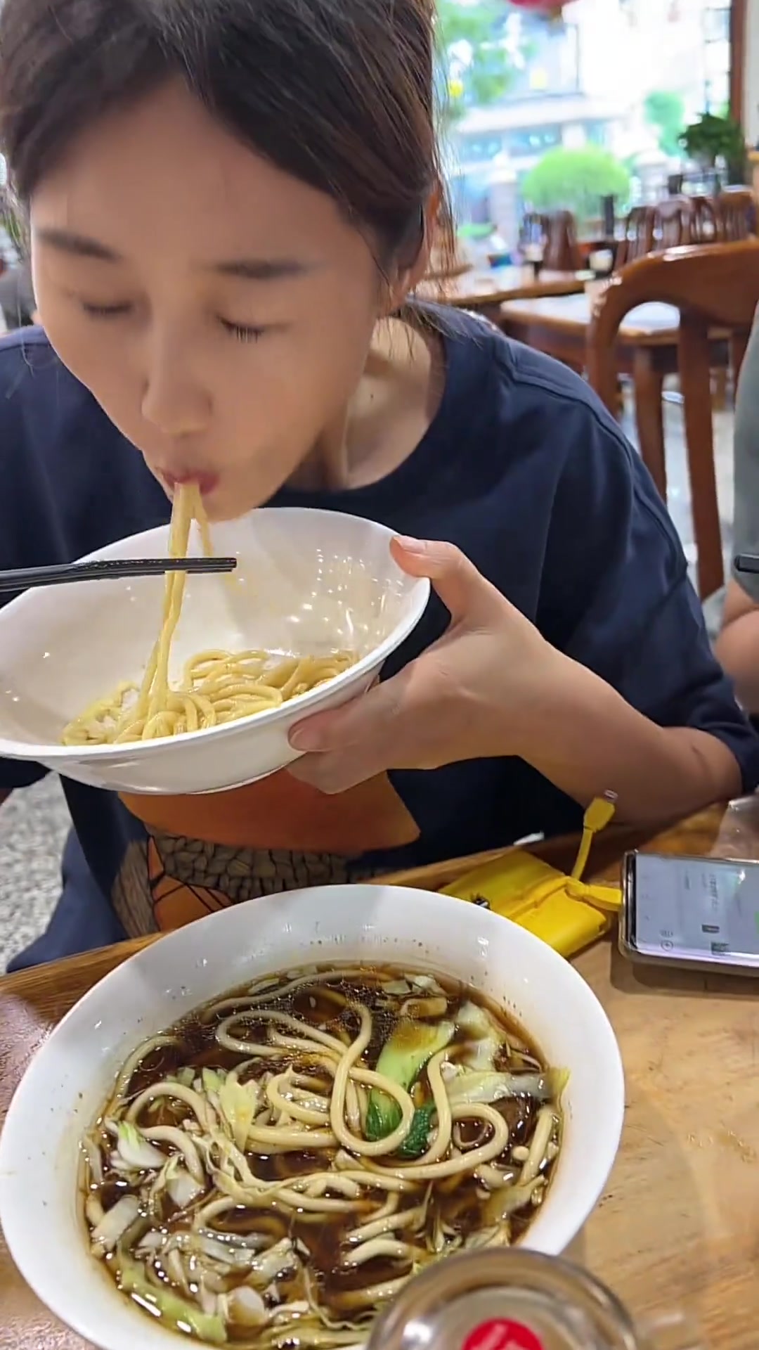 赚了钱，就换个地方吃牛肉面