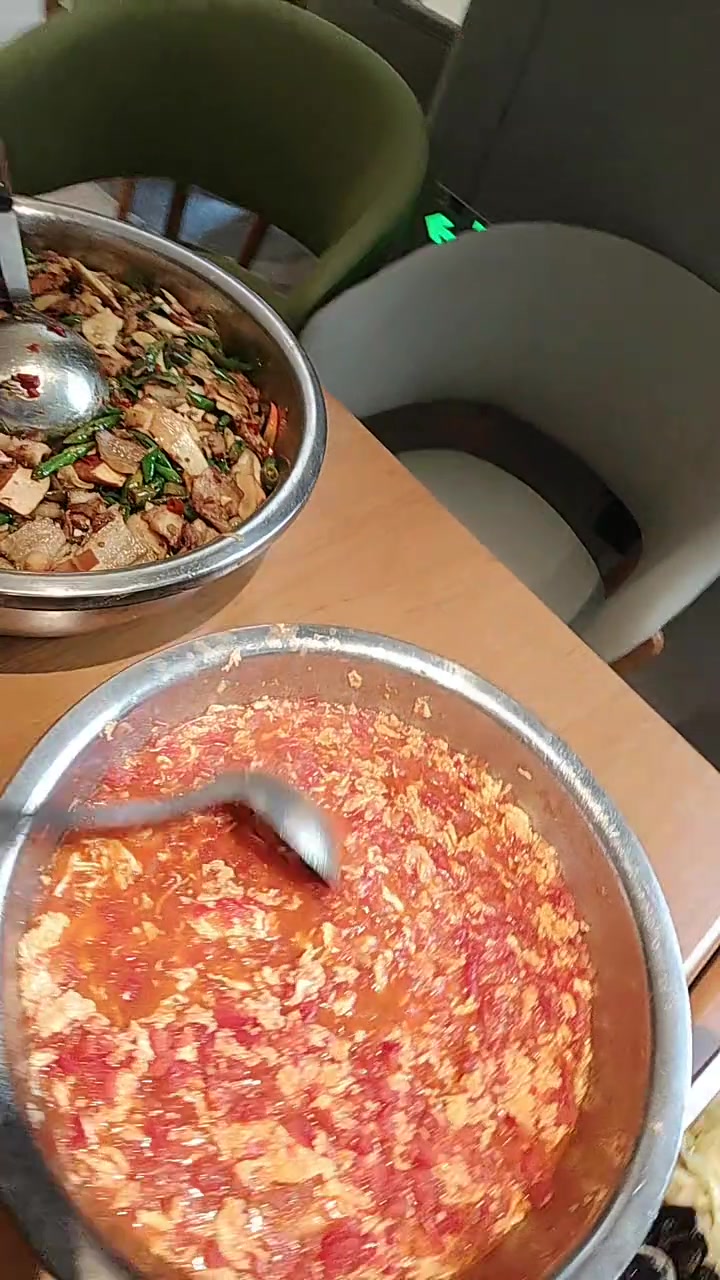 打工人食堂饭菜超丰盛，比家里还巴适！