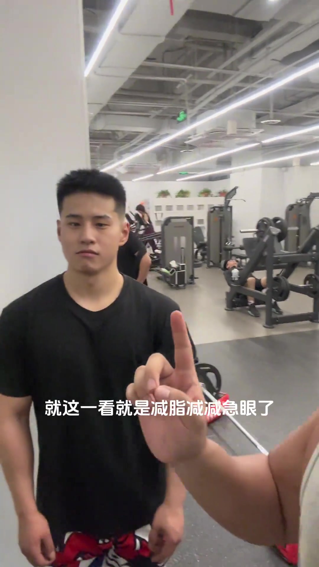 健身房肌肉男指南:哪些可以摸?