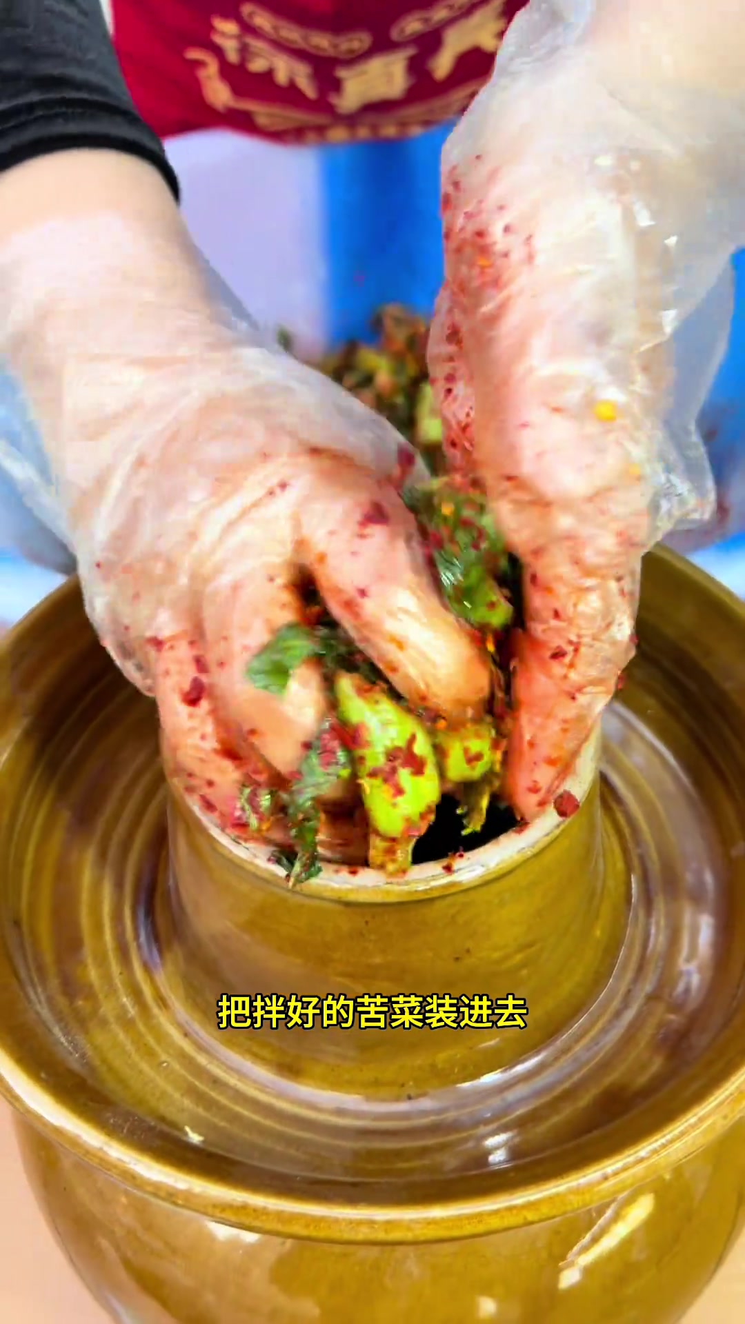 昆明人的乡愁，全在这罐水腌菜里，酸脆爽口，炒肉煮米线都是绝配