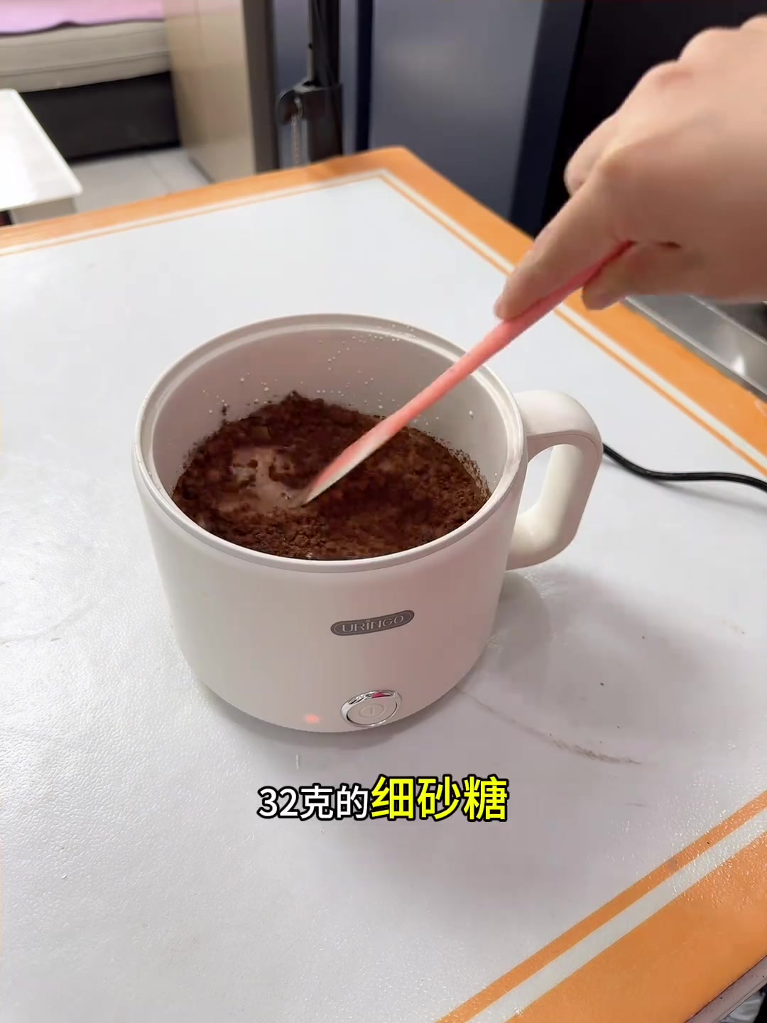 六寸巧克力奶冻夹心蛋糕，微苦不腻配水果芋泥
