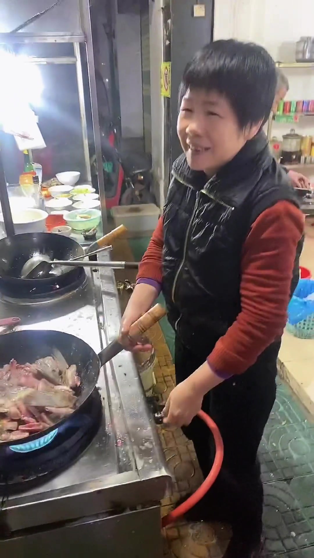 一家宝藏鱼头炉小店没有名字老头叫老金鱼头一个35田鸡一只只卖炒粿条没有肉只有菜埔……