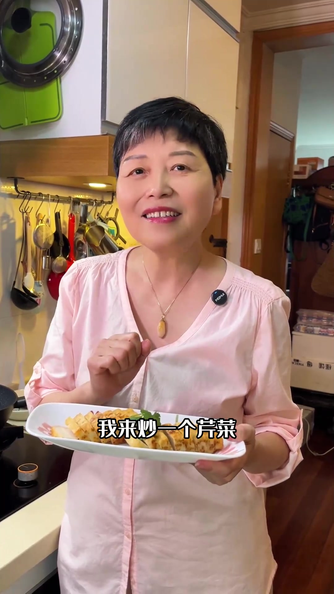 温州鱼饼煎着吃鲜美，炒芹菜清爽好吃