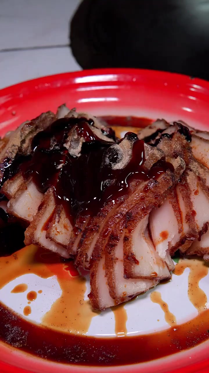 河南特色美食扣碗条子肉,不管是坐大席还是过年,条子肉扣碗可是餐桌上必备的一道菜,香而不腻,