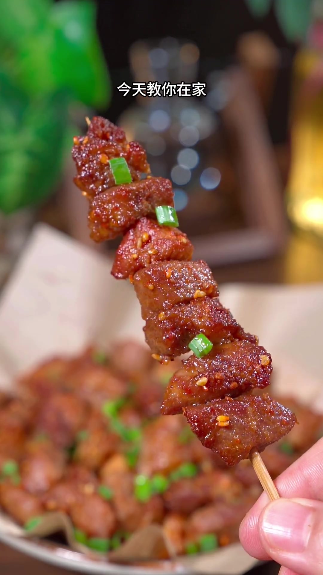 在家做孜然烤肉串，外焦里嫩超美味
