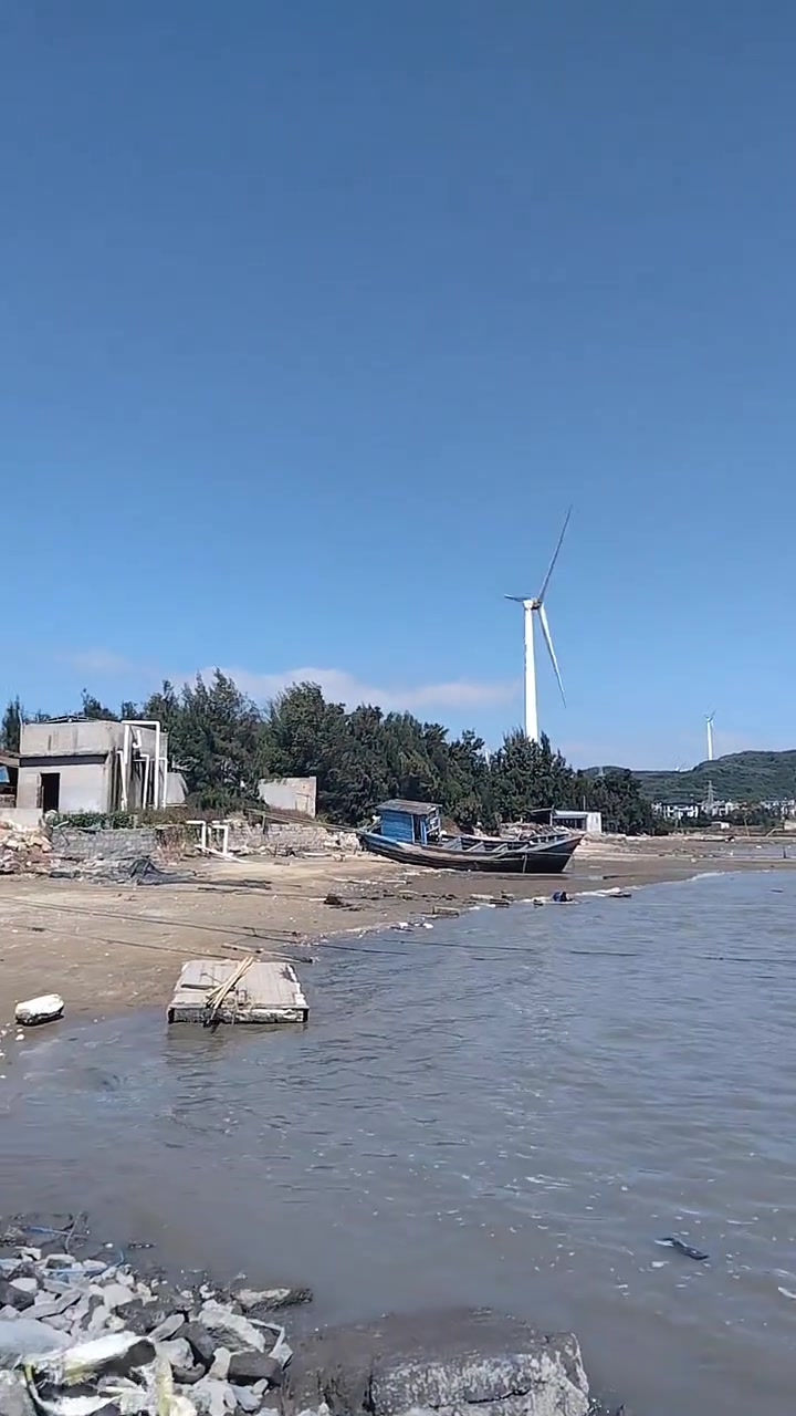 兄弟几个来海边,兄弟鱼苗场参观