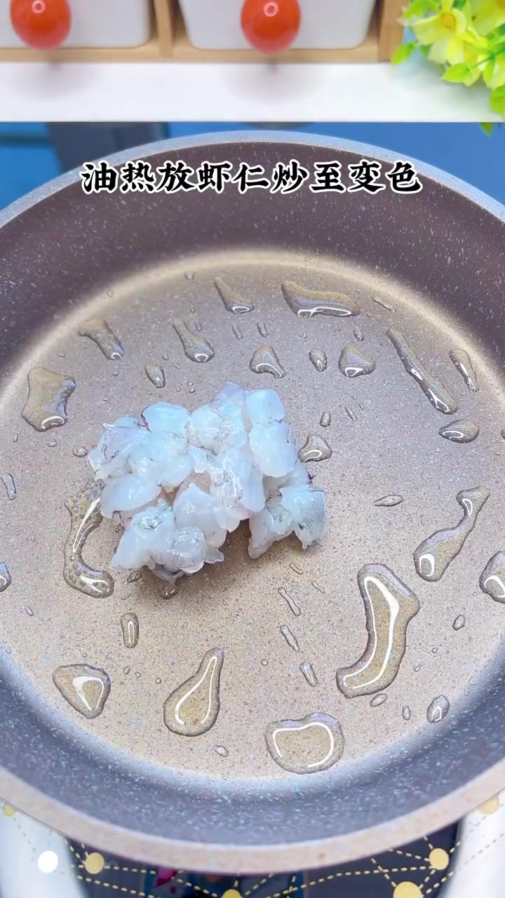 早餐不知道给孩子吃什么，可以试试这个蔬菜虾仁鸡蛋饼