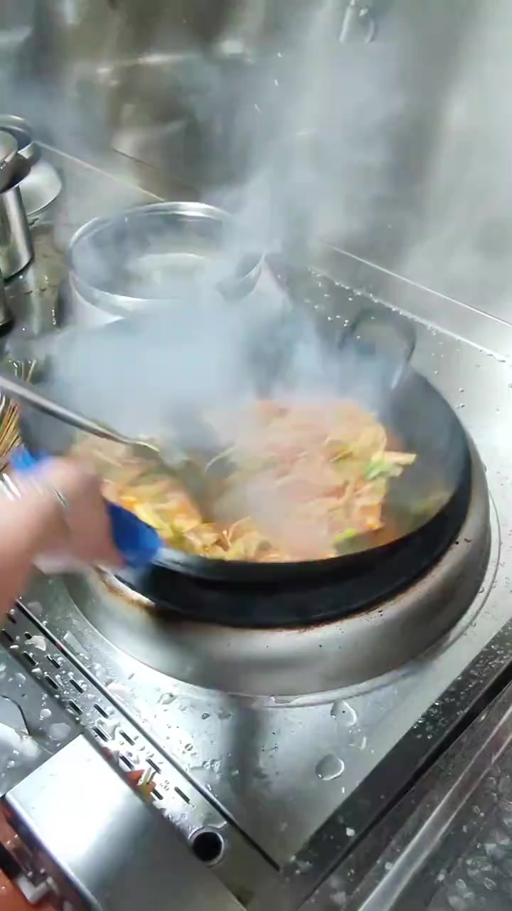胡萝卜丝炒笋丝，家常美味！