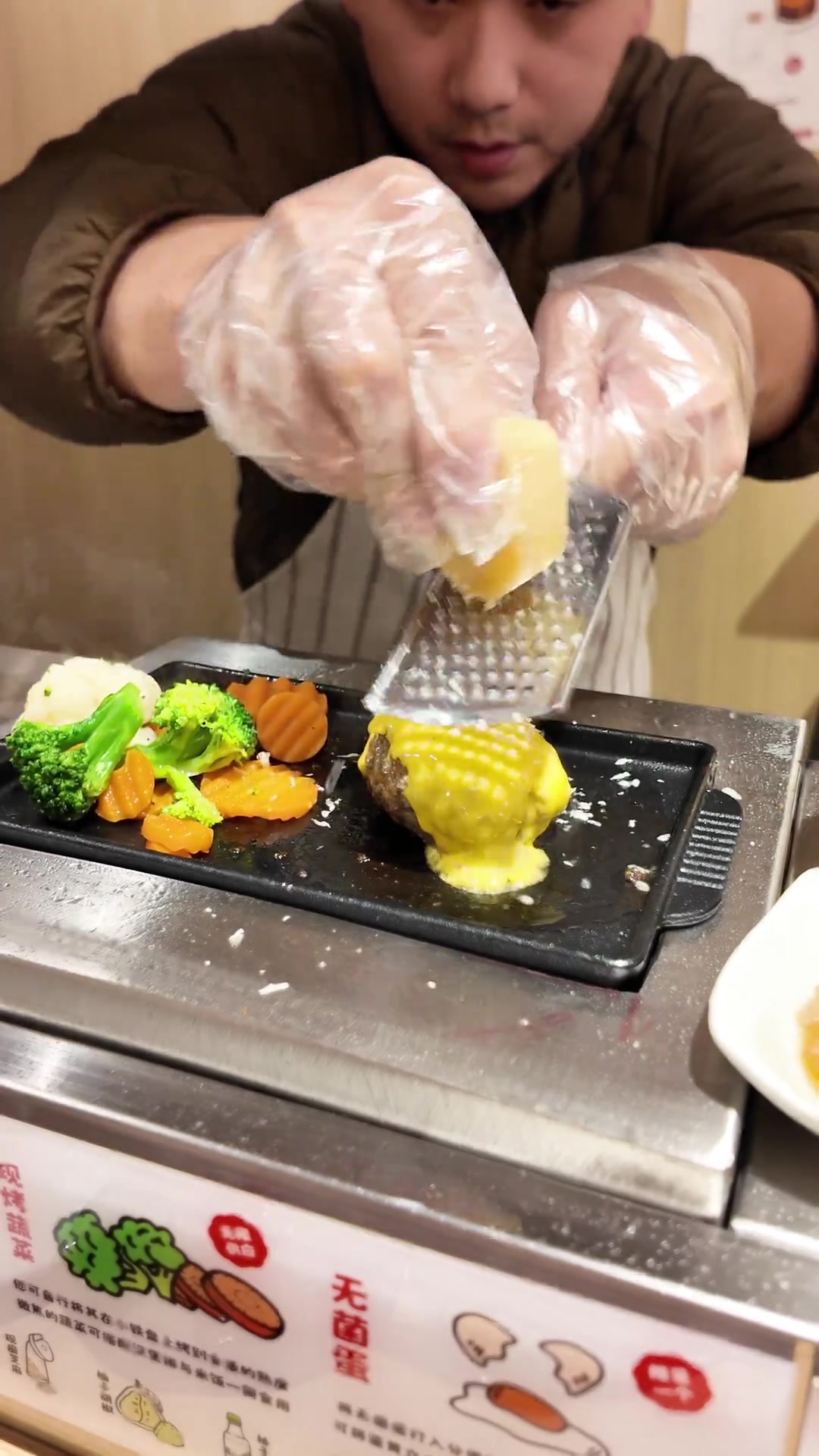 云吃试营业招牌汉堡排盖饭