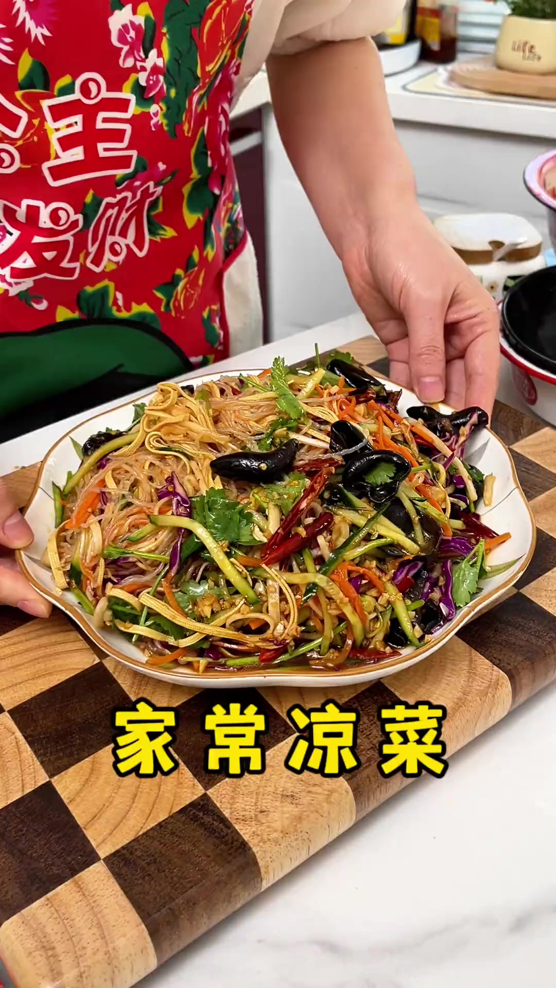 东北家常小凉菜，下货两大盘不够吃，味道堪比饭店