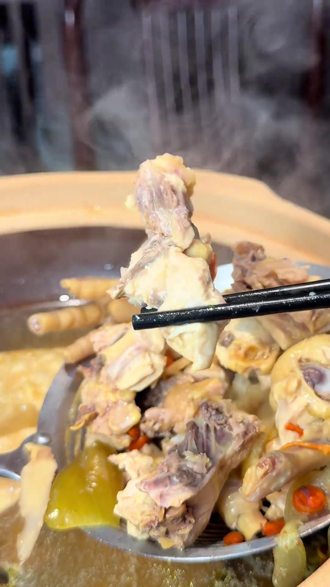 南城鸡煲火锅，舌尖上的美食体验