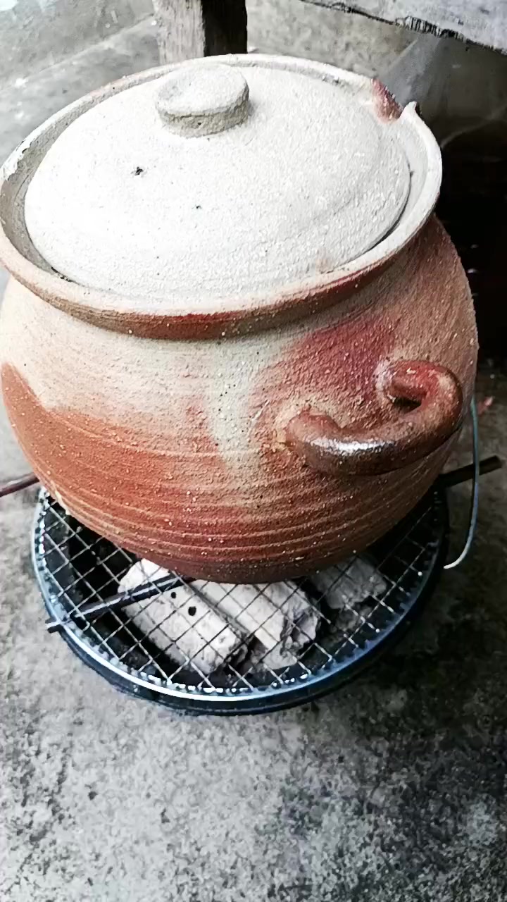 还没吃饭的快来，砂锅牛排熟了