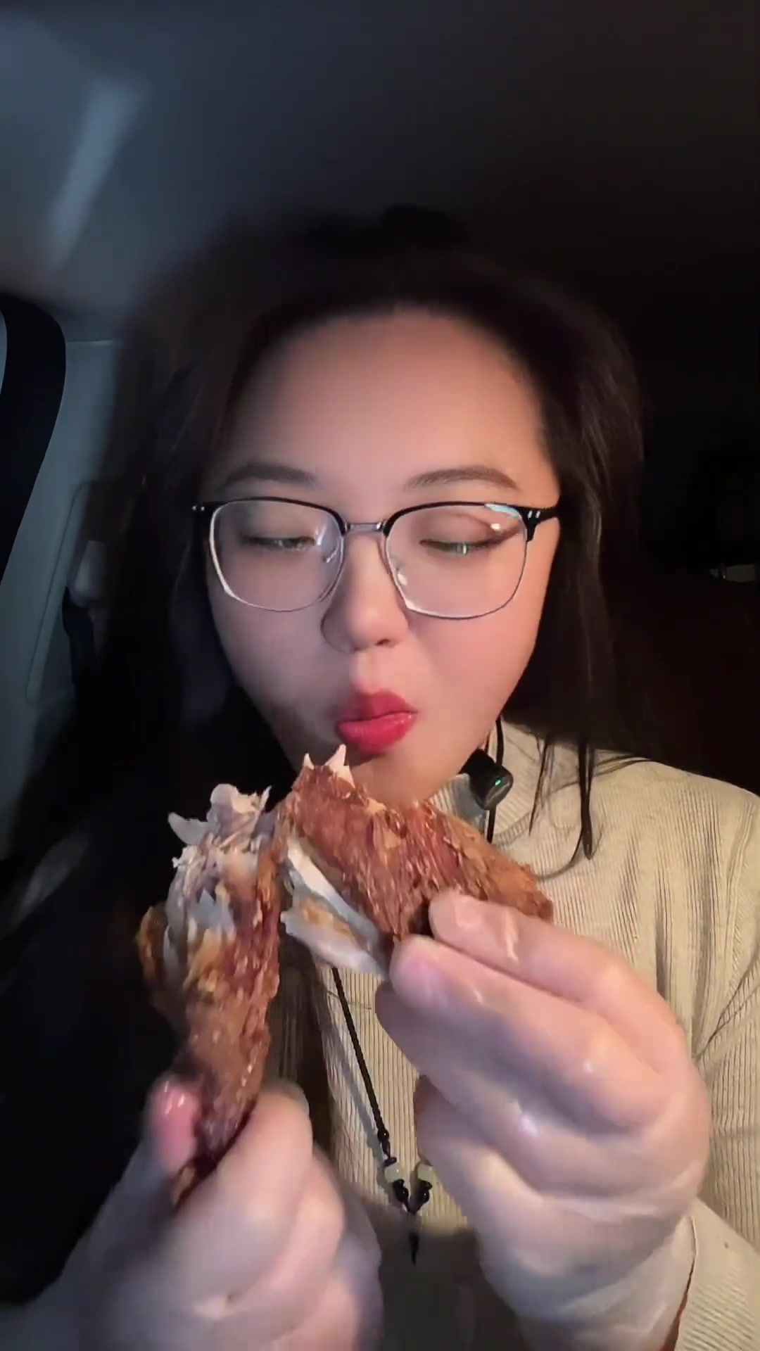 手枪腿配酸辣粉，深夜美食诱惑！