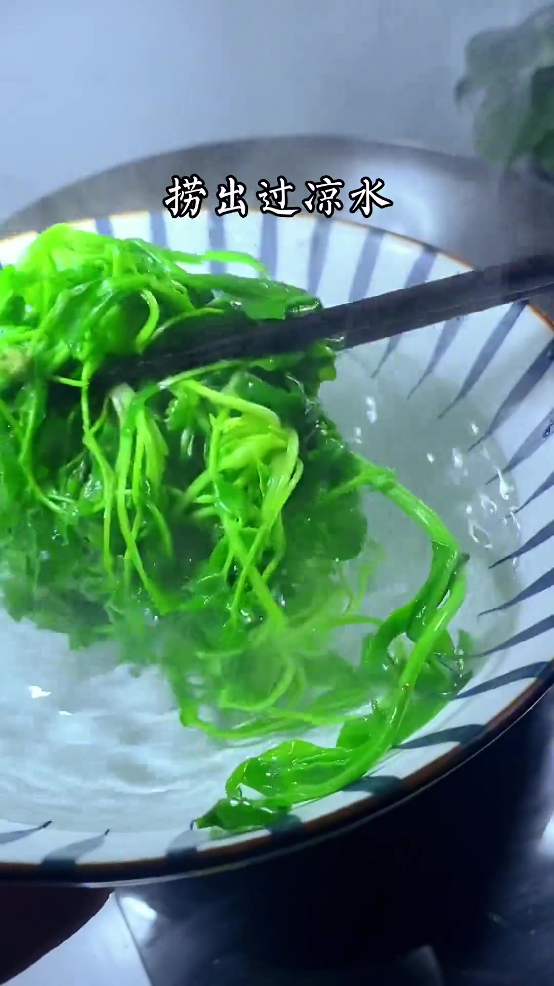 荠菜豆腐虾滑羹，鲜香解暖身