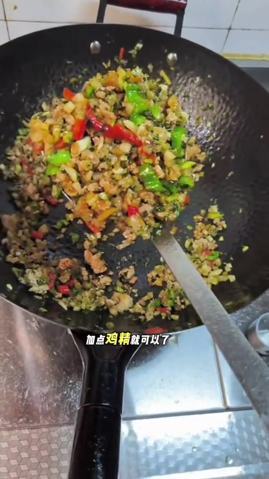 巨下饭：千张皮包肉、山药胡萝卜炒肉片、西红柿鸡蛋小青菜汤