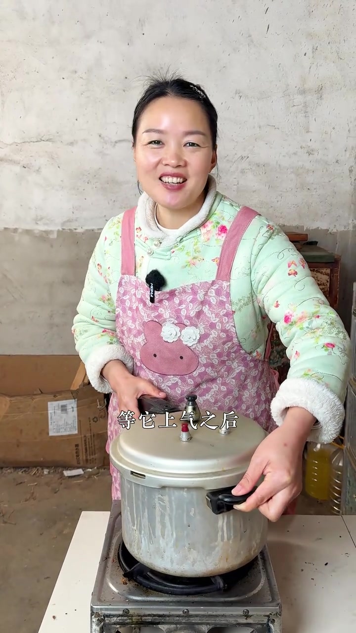 汤鲜味美的风干鸡火锅，年夜饭炖上一锅