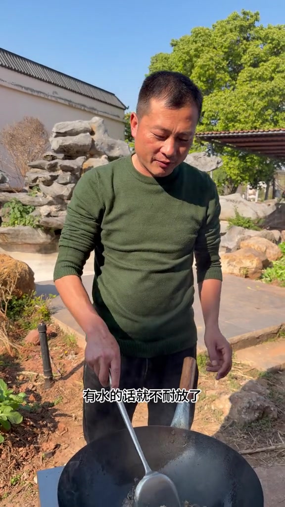 今天做个南雄过年必备的腊味拼盘