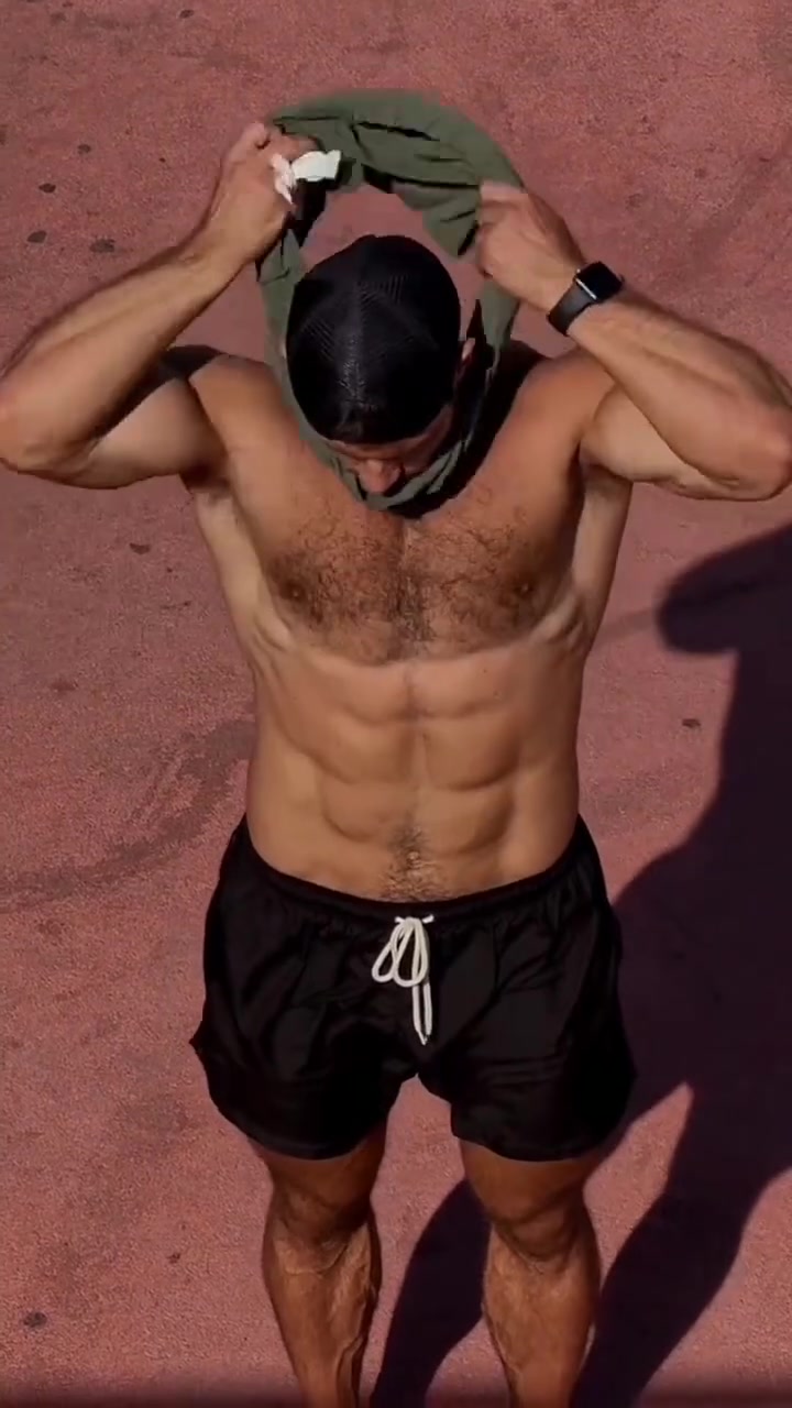 健美肌肉男帅哥