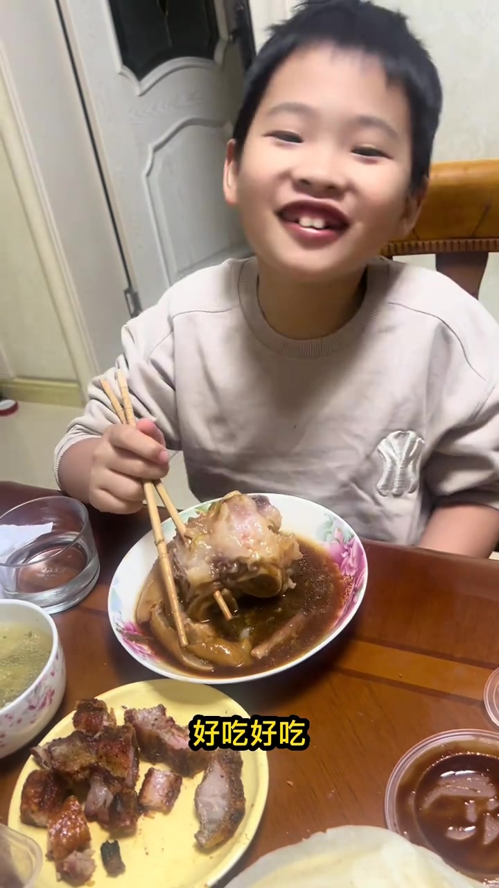 炖牛蹄子，滋补养生太香啦