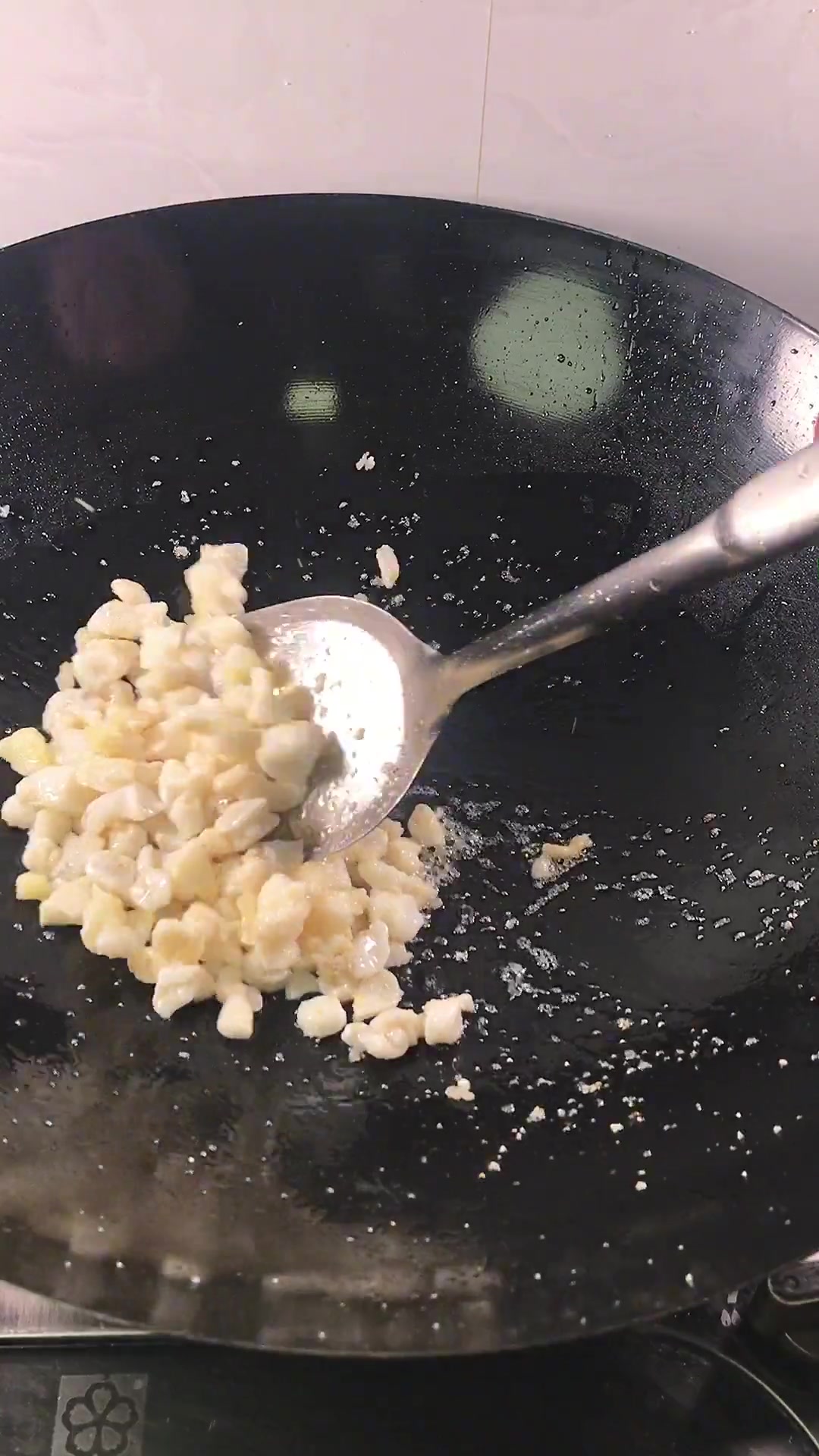 粗盐腌制墨斗蛋、墨鱼膏，煎蛋下饭又下粥