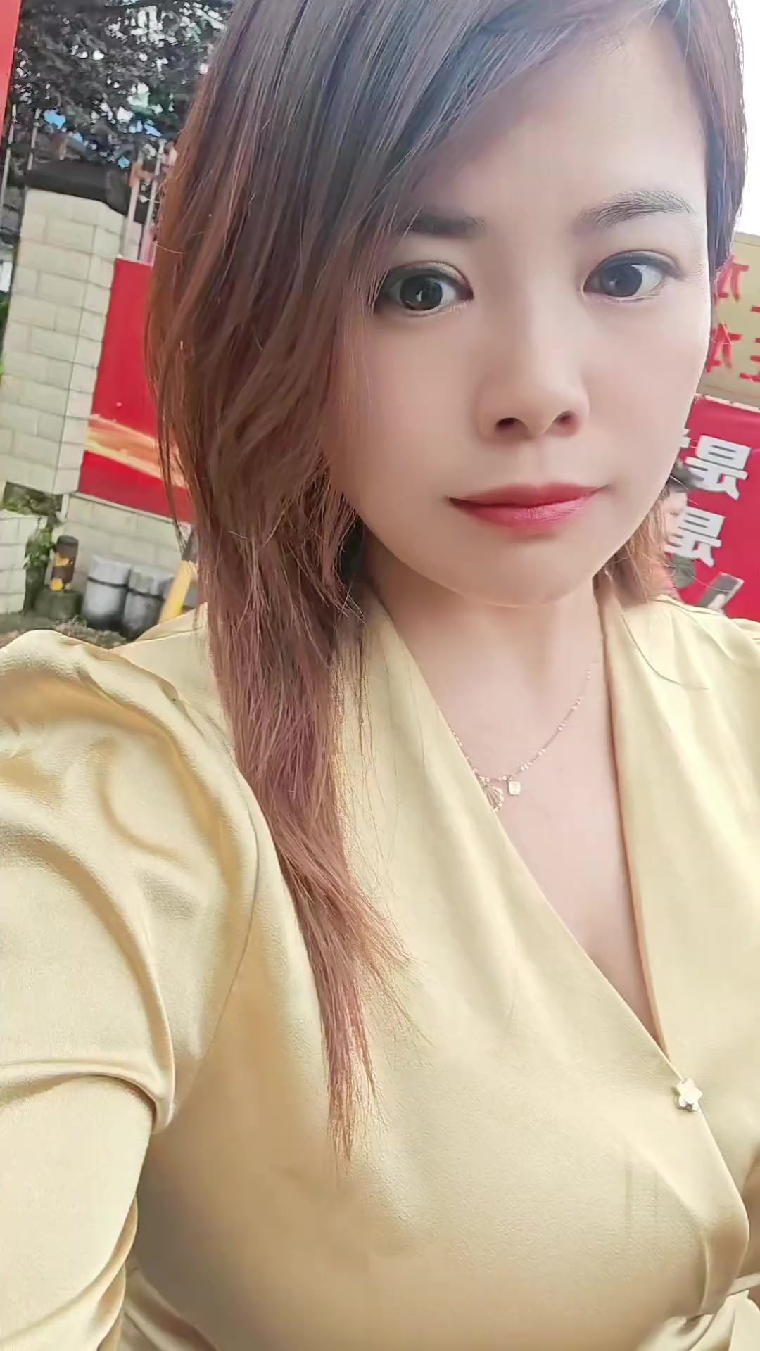 中考前妈妈为儿子做蛋糕放松，加油