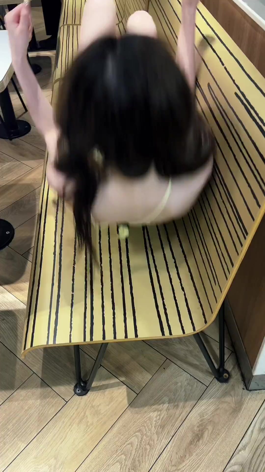 吃麦辣鸡腿堡还是板烧鸡腿堡？
