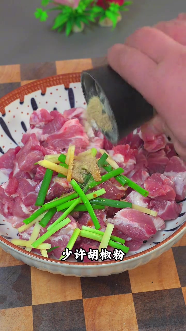 烧烤肉串 不用考 不用炸 也不用串串 过年在家想吃烧烤,我就像我这样做,外皮焦香,肉质鲜嫩