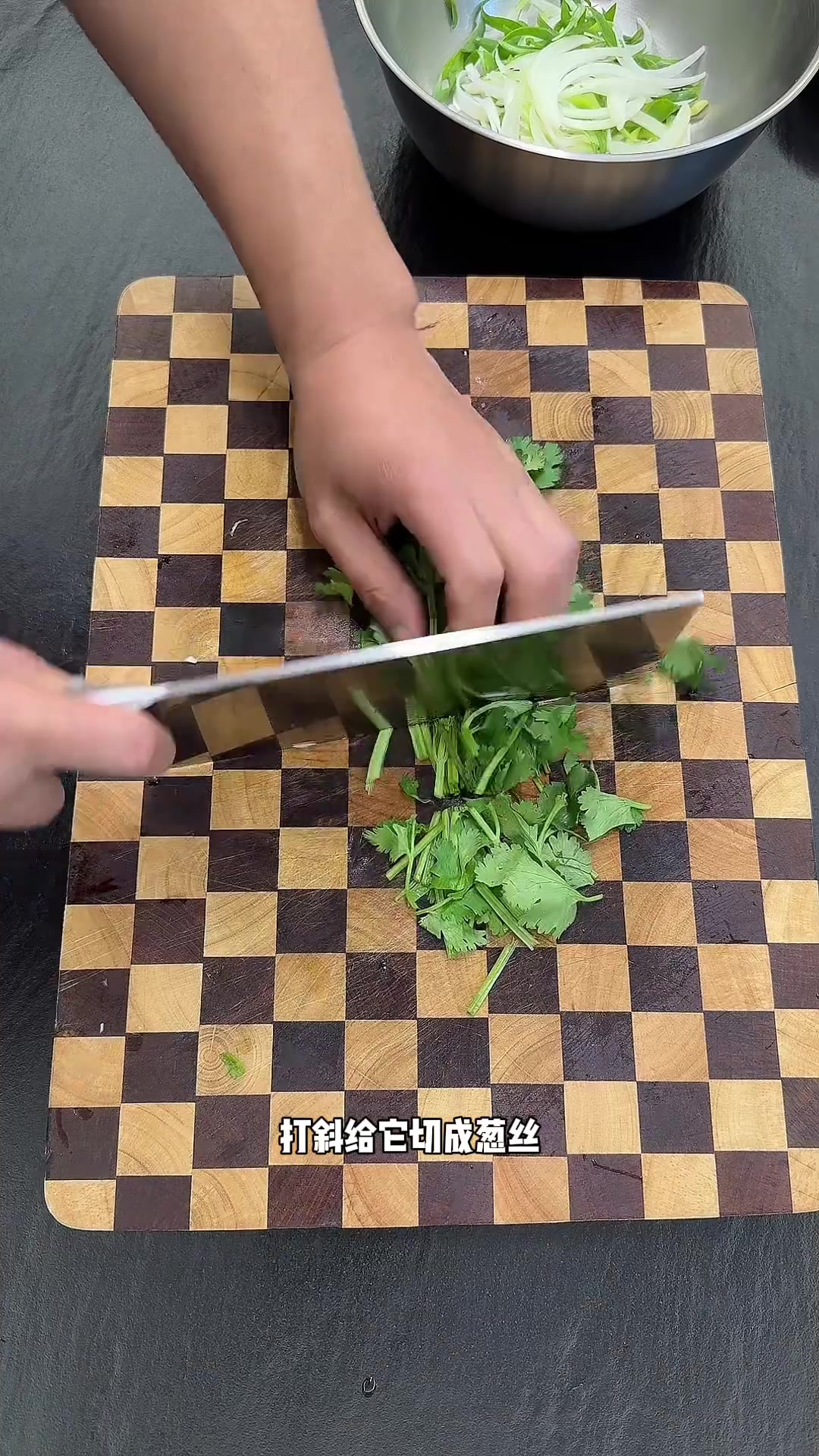 就这辣炒小海鲜你就学去吧，配点小麦果汁那不直接起飞啦
