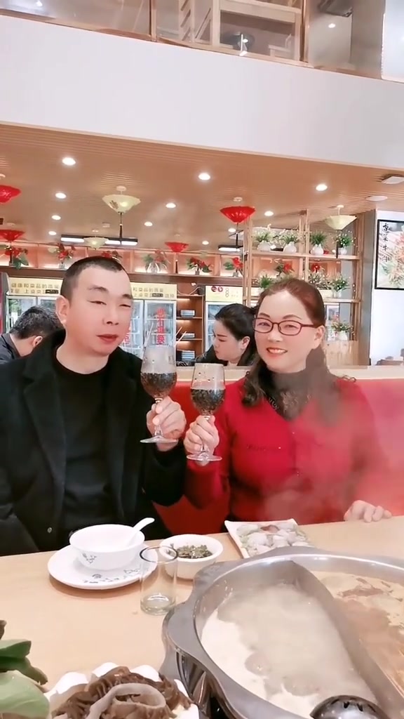 4周年与结婚32周年纪念日，蛋糕与仪式感