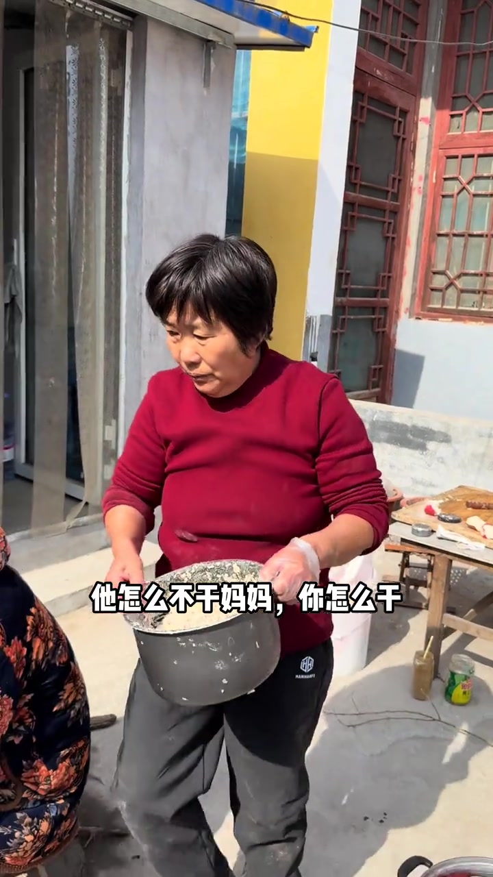 是不是全国统一的 过年过油炸酥菜的只要多说话就得劈头盖脸的骂一顿#我的乡村生活 #记录真实