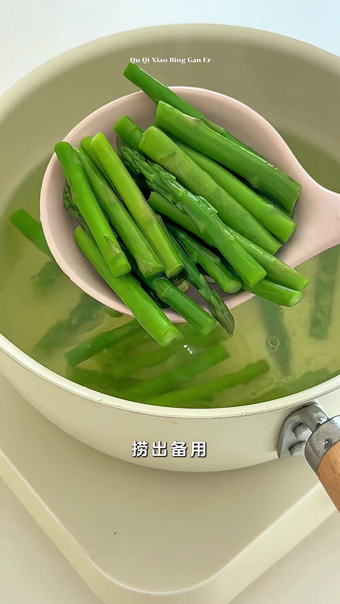 嫩滑爽口,蒜香芦笋炒牛肉