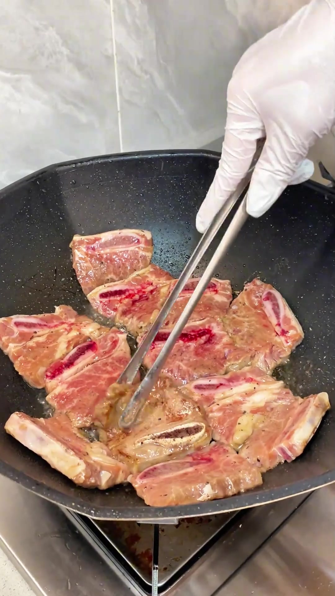 肉食控必试黑椒牛仔骨家庭做法，椒香浓郁鲜嫩多汁真的下饭