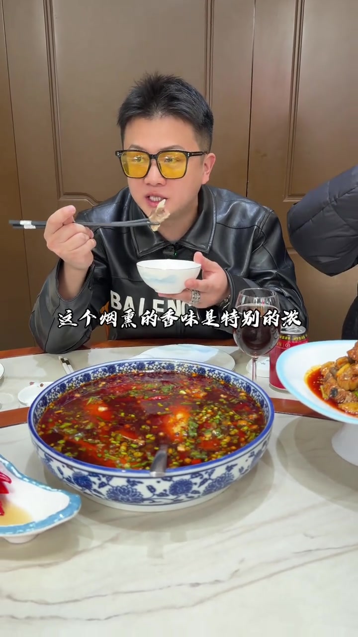 郫县友爱农家乐来吃一顿团年饭，很多菜品非常有特色！#吴慢慢 #团年饭 #农家乐 #年味 #