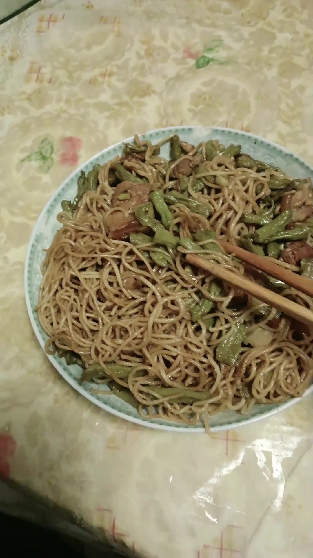 早餐蒸面条豆角焖面家的味道