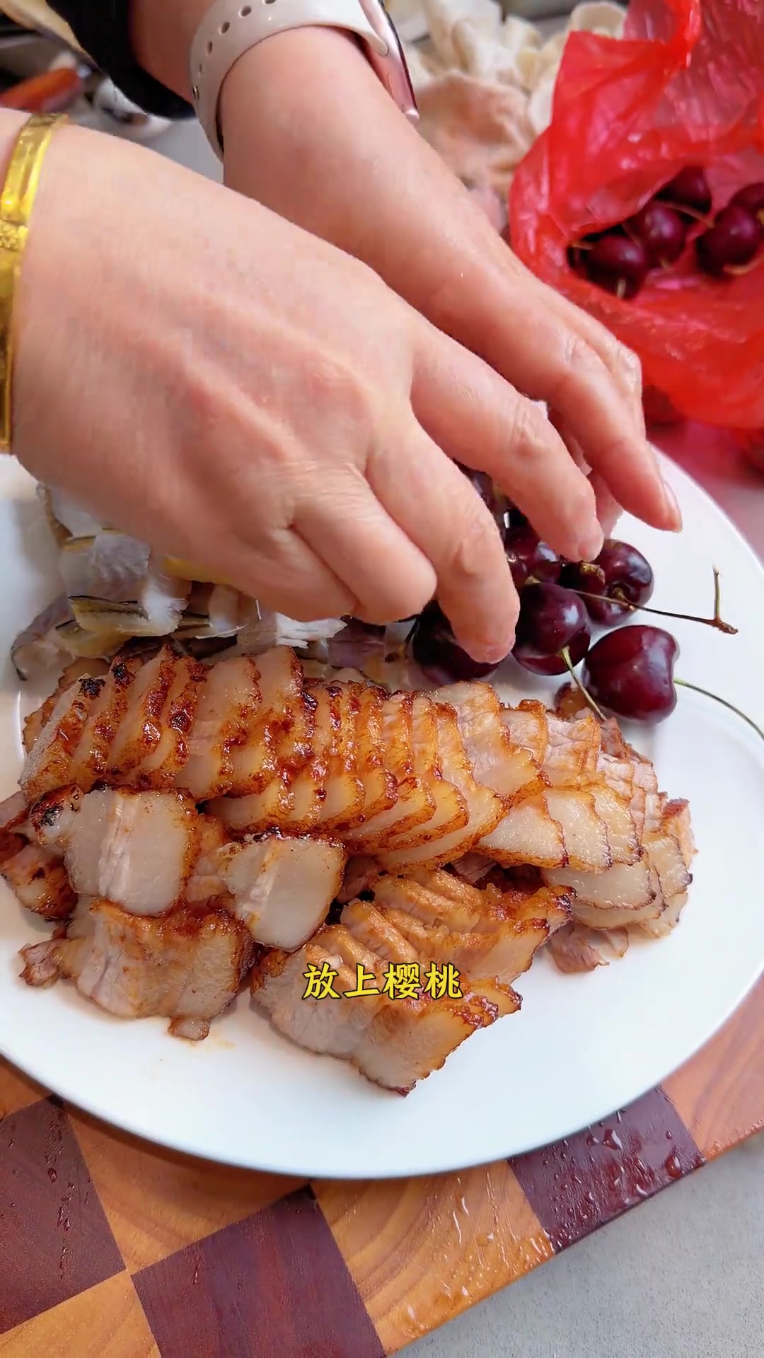 温州人的特色菜鳗鱼干夹肉,肉卤起来夹着鳗鱼干吃