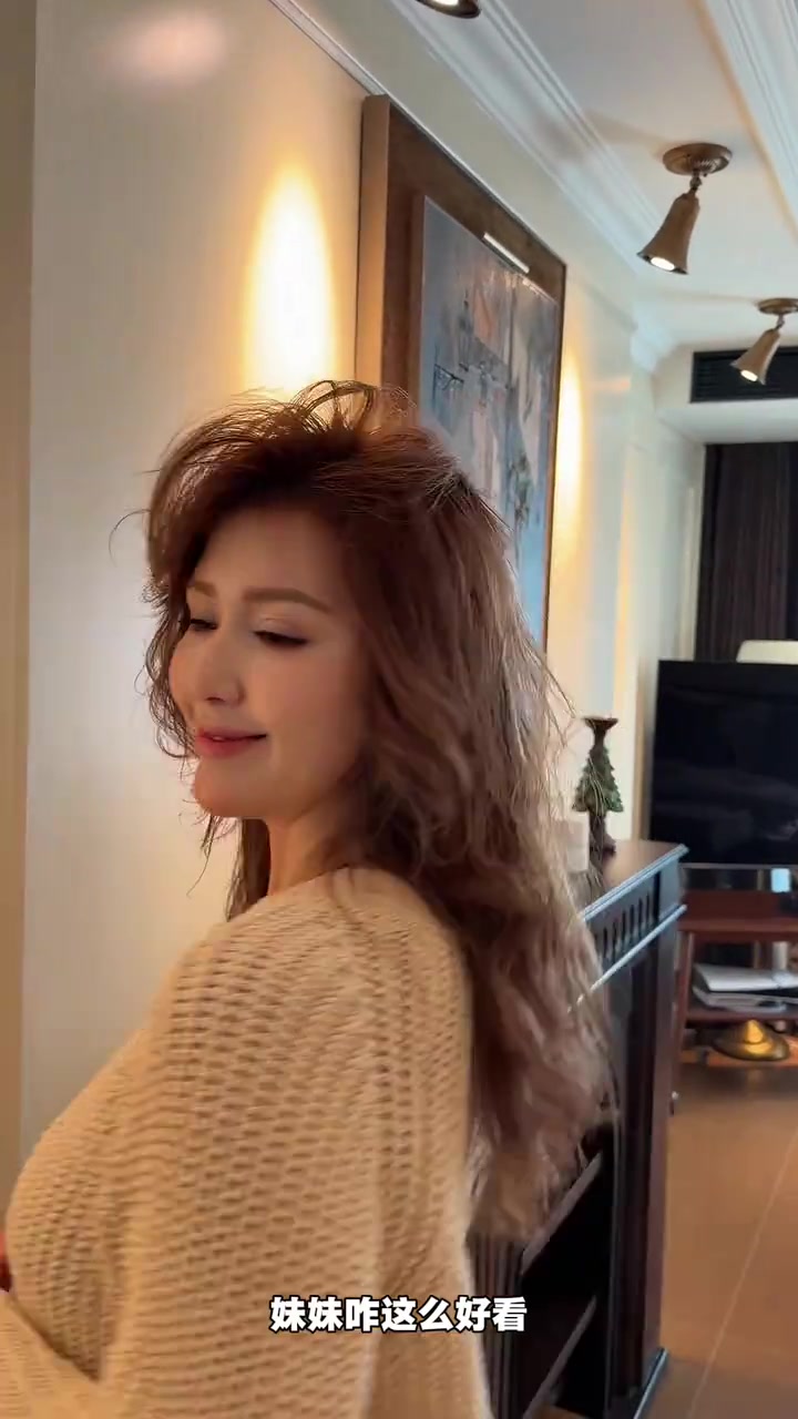 妹妹的新发色，焦糖奶茶色