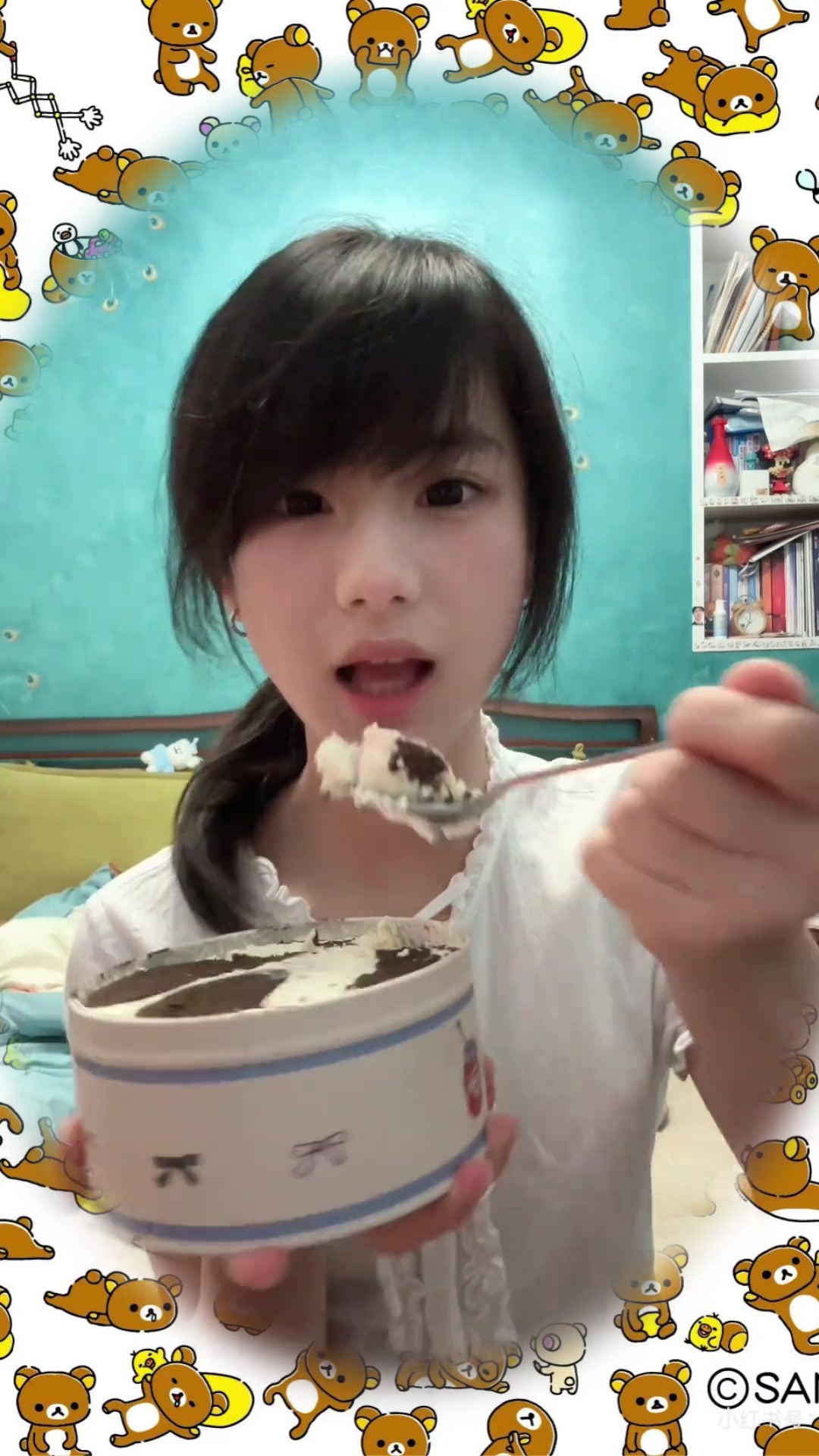 萌妹子日常分享吃小蛋糕甜品