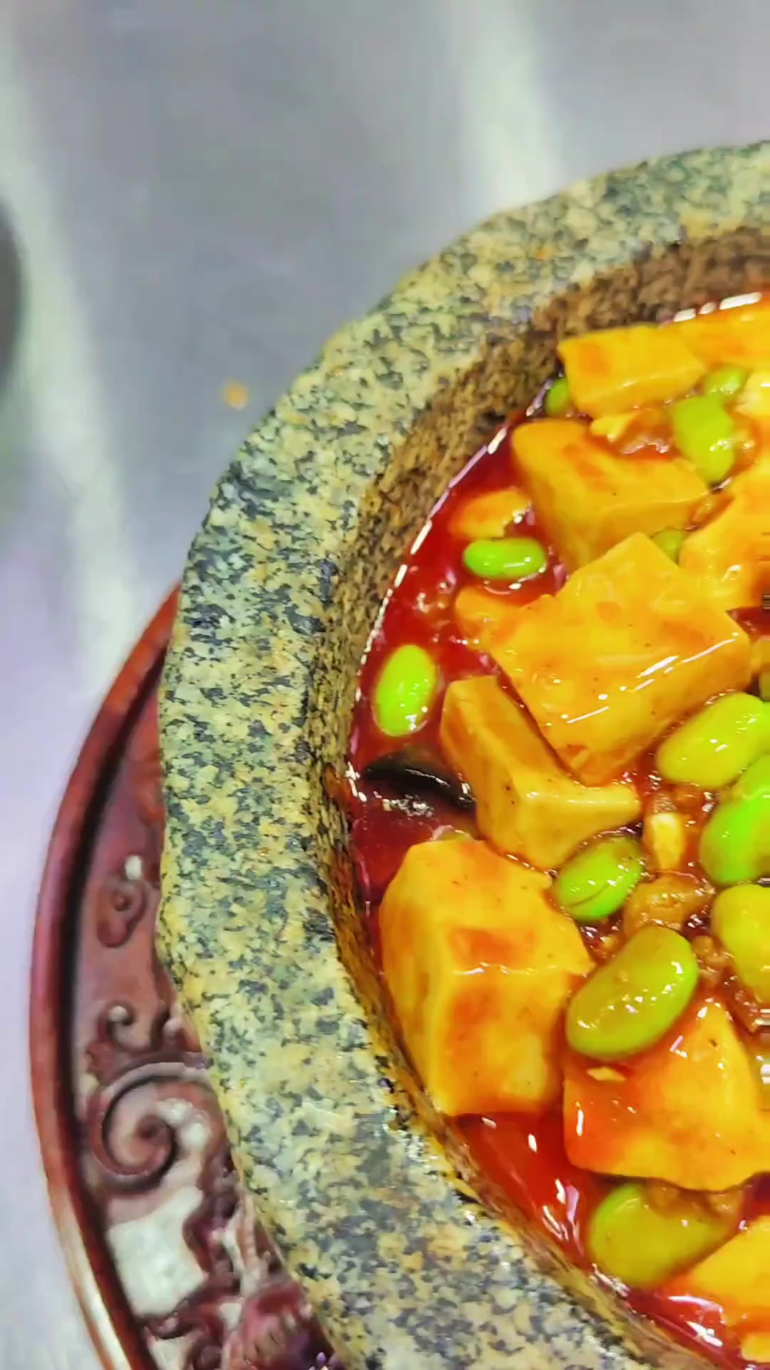 热乎的麻婆豆腐烧毛豆米