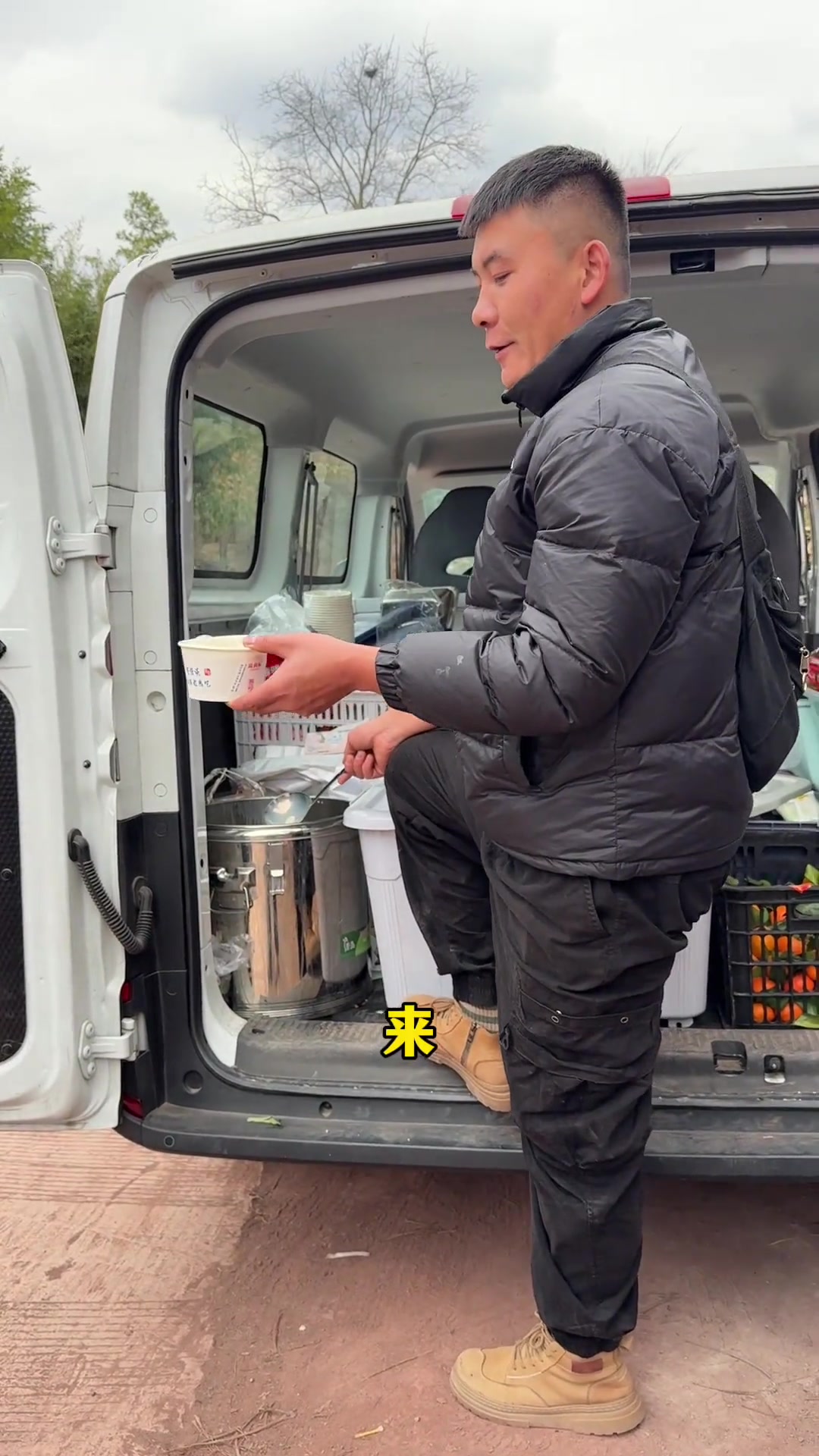 用两箱牛奶做一锅奶茶,体验别样乡村生活