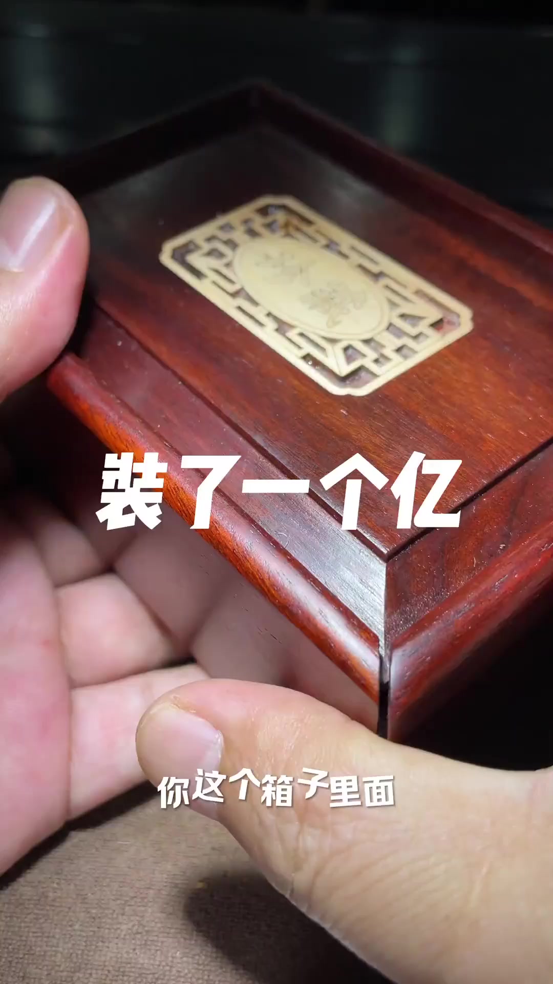 俏色巧雕玉雕吊坠挂件藏品
