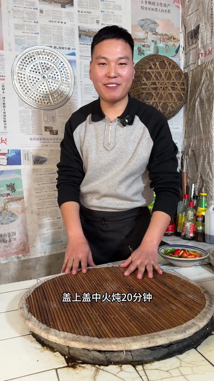 家常红烧鱼块，鱼肉不腥软烂又入味，配上刚出锅的红芋面锅巴子