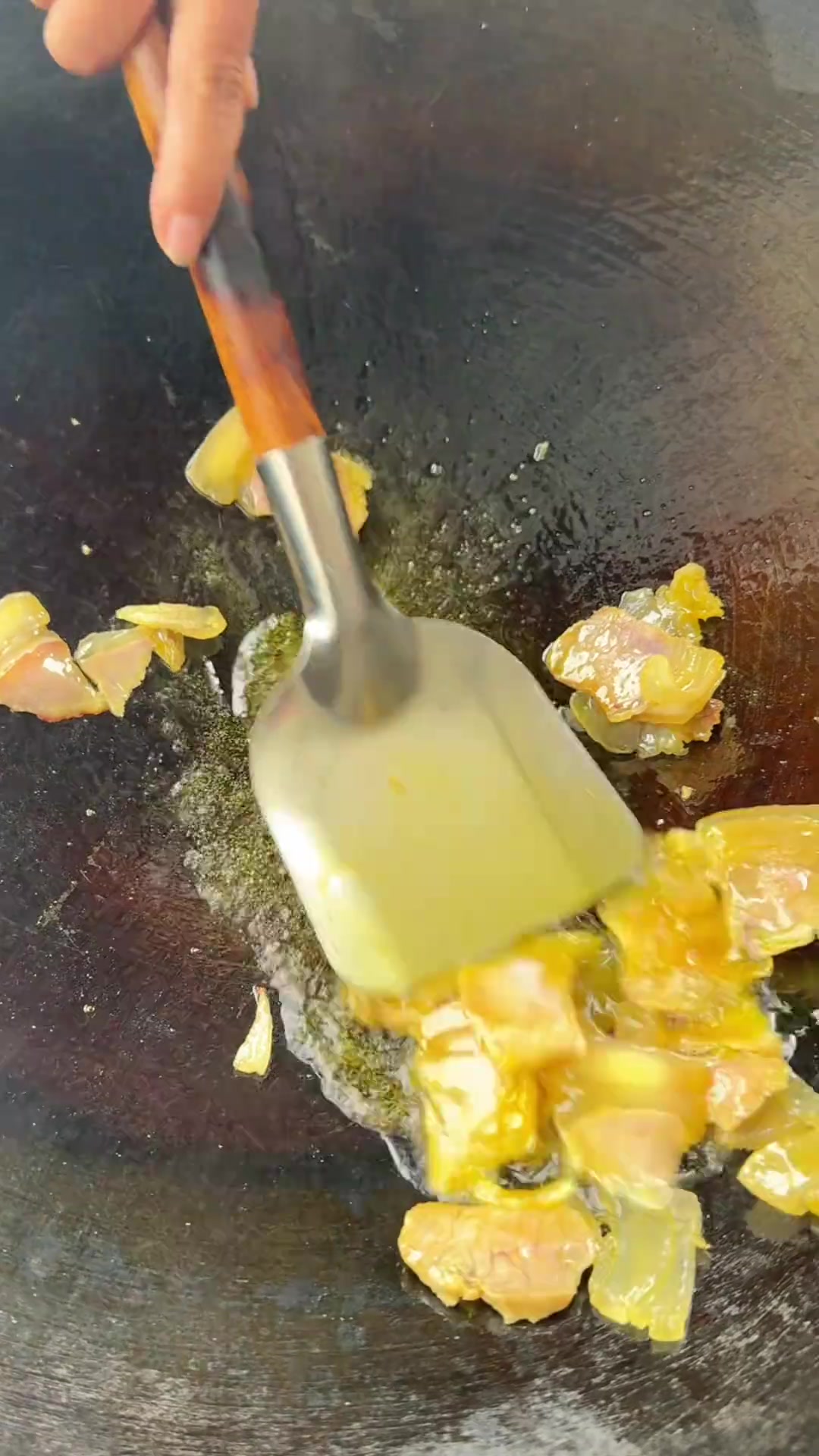 湖北经典家常菜腊肉煨菜心做法分享，有喜欢吃这个菜的吗？