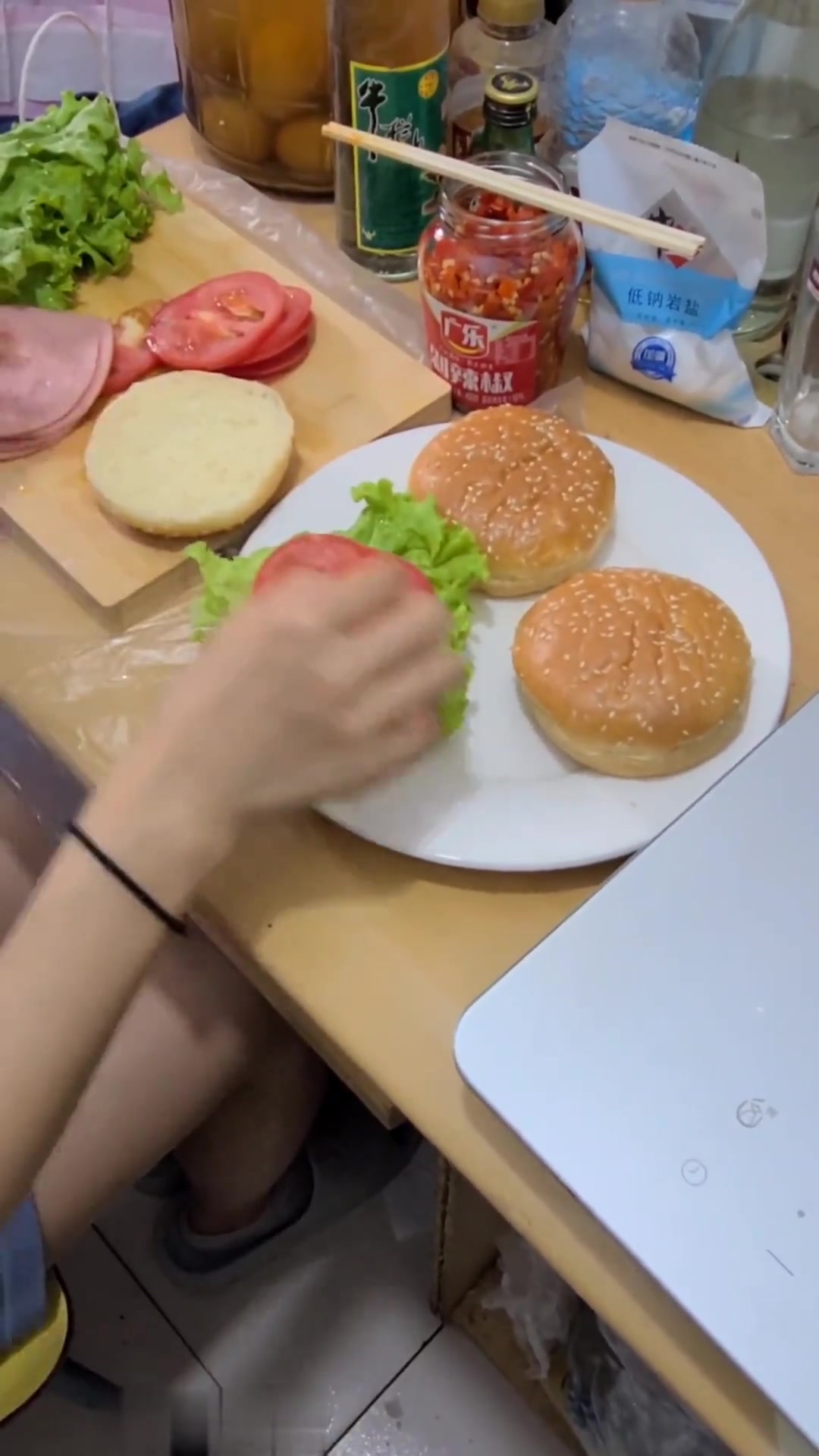 北漂觅食，三个超辣汉堡够劲