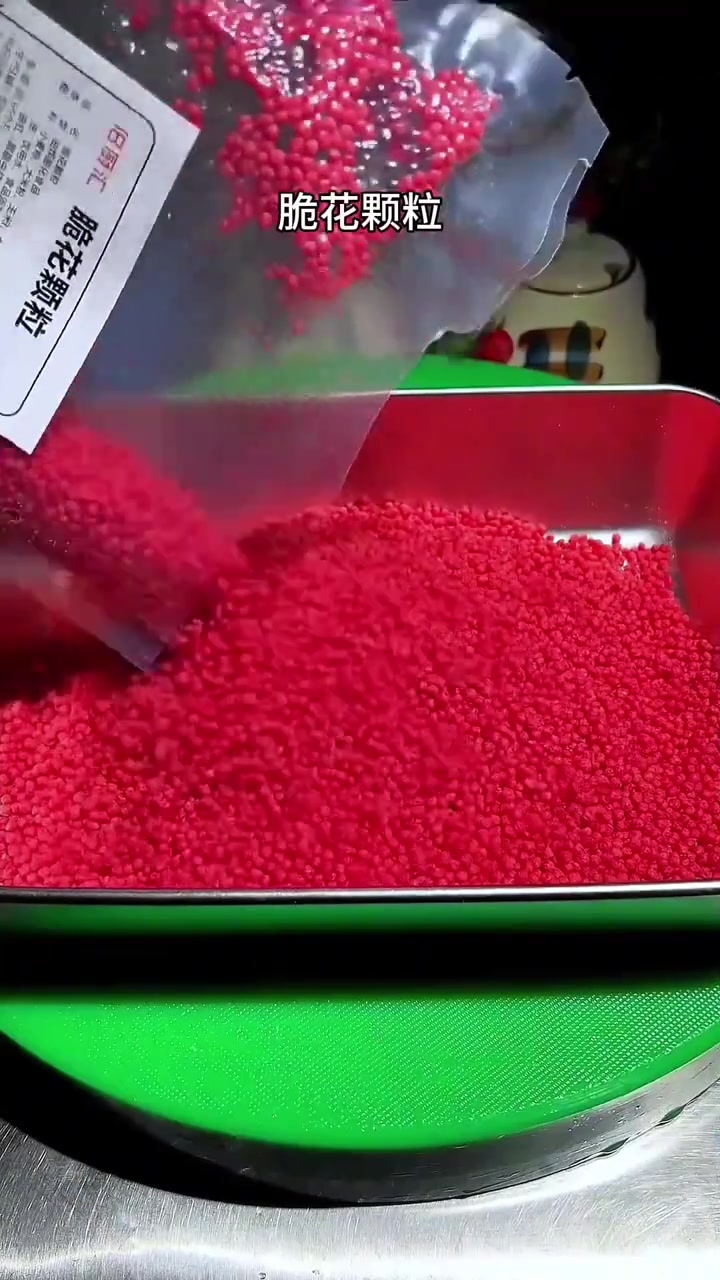 在年夜饭的餐桌上做一道 “荔枝虾球”