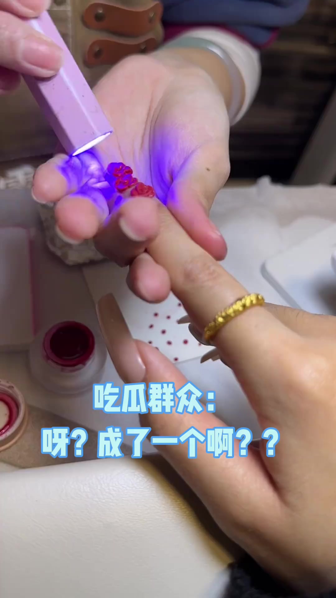 别在朋友圈发美甲，发给我我爱看