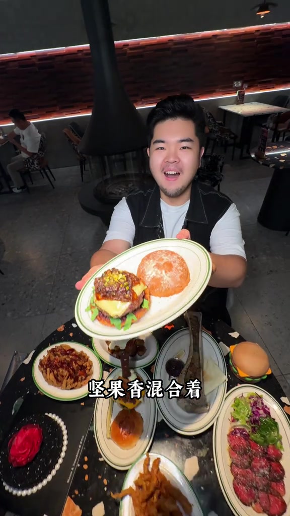 藏在彩电塔夜市巷子里的汉堡店