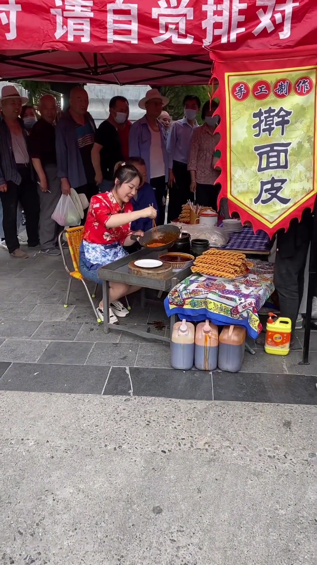 宝鸡擀面皮香辣筋道，好吃喜欢的赶紧试试