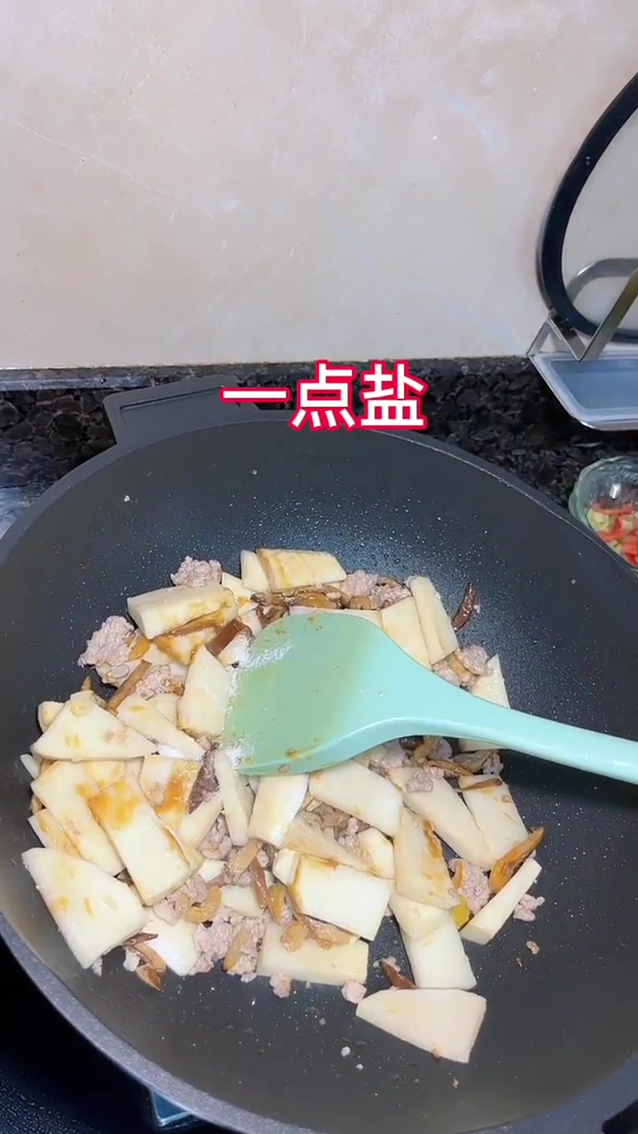 家常菜：竹笋焖肉详细做法分享