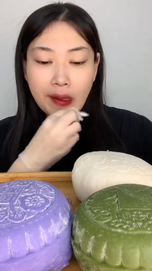 冰皮月亮蛋糕和奶油蛋糕