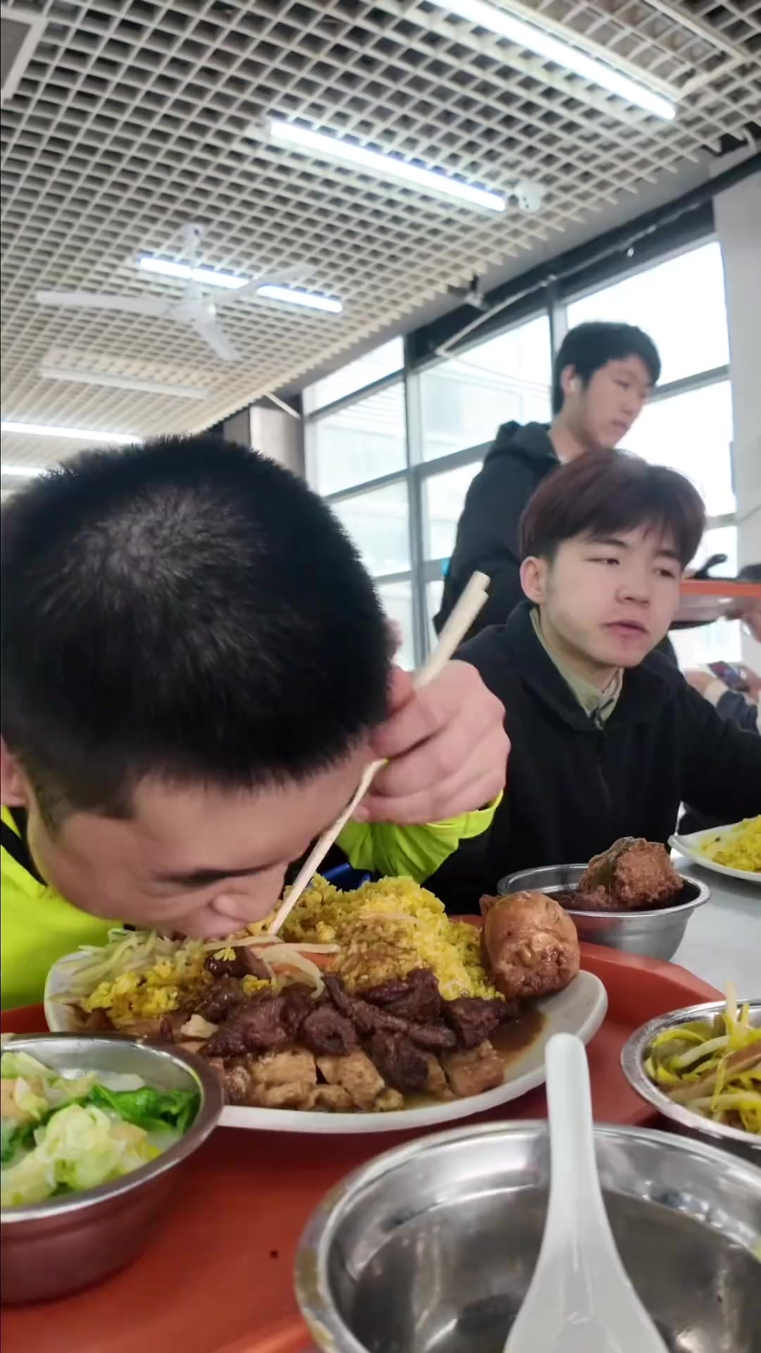 南大仙林六餐厅午间限定鸡扒牛扒饭，超快乐